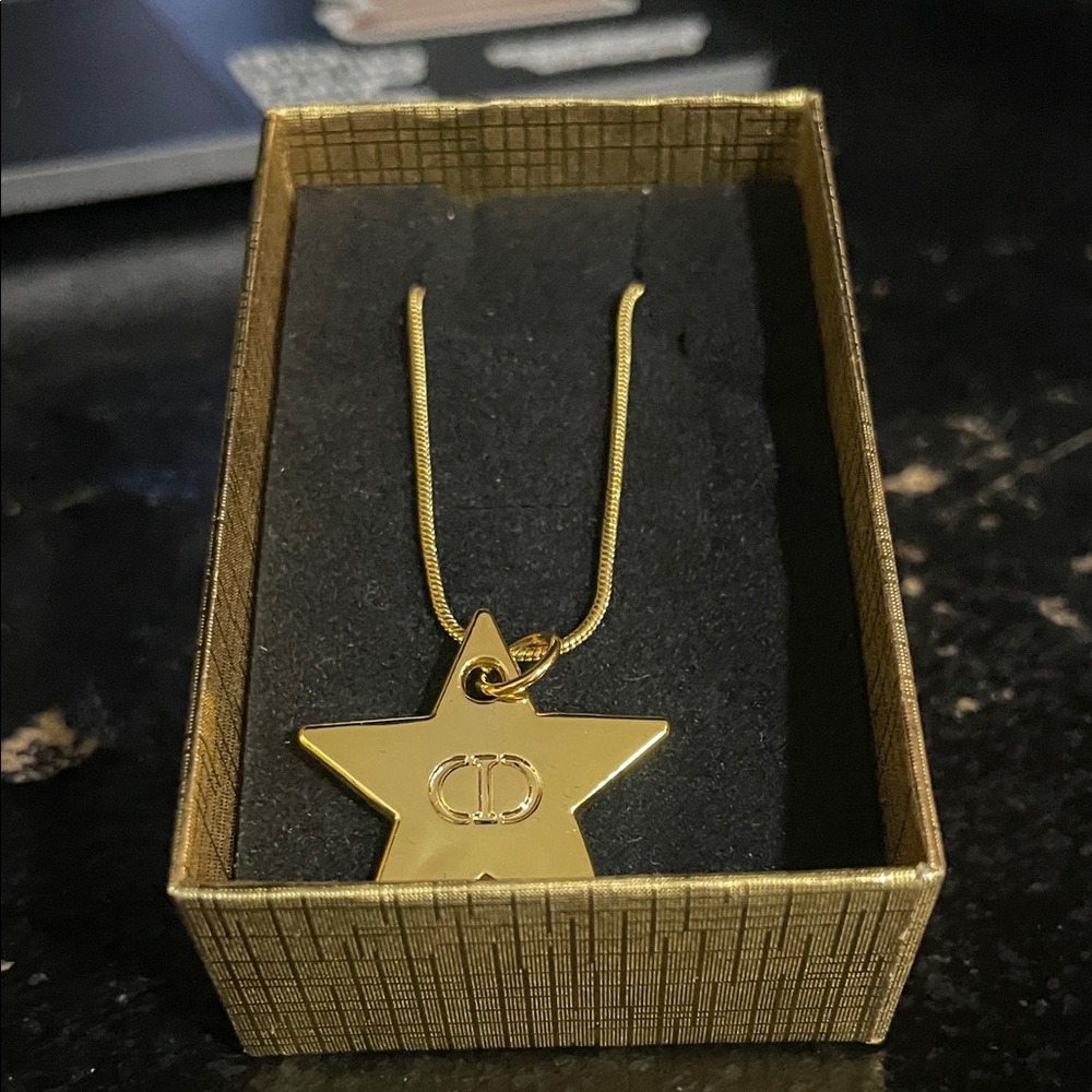 COPY! Gold Star Pendant Necklace- COPY DIOR